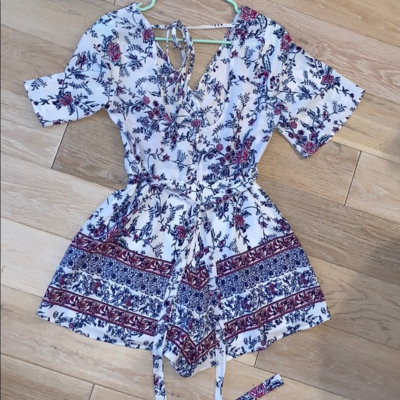 Francessa’s Nola Floral spring Romper - Picture 4 of 4
